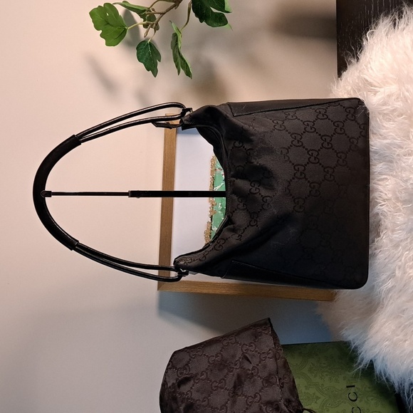 Gucci GG Canvas Shoulder Bag with COA EUC - Picture 1 of 17